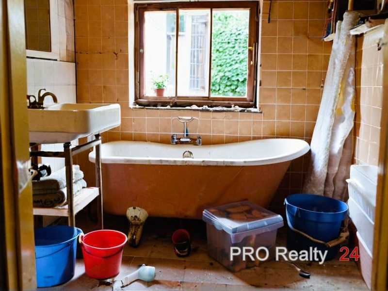 Какие ошибки при подготовке основания приводят к разрушению плитки