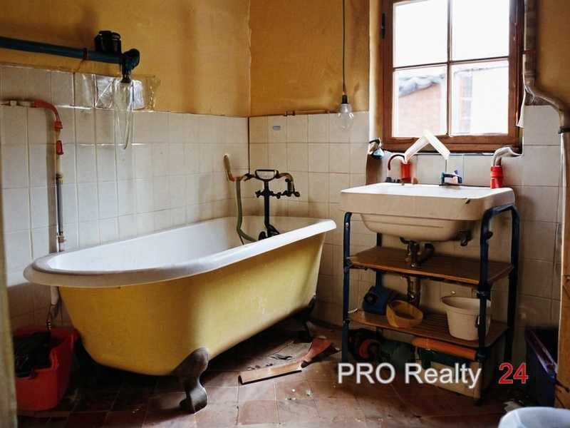 Уход и защита облицованных стен от повреждений