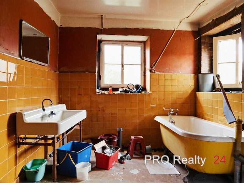 Выбор влагостойких и недорогих материалов для стен и пола