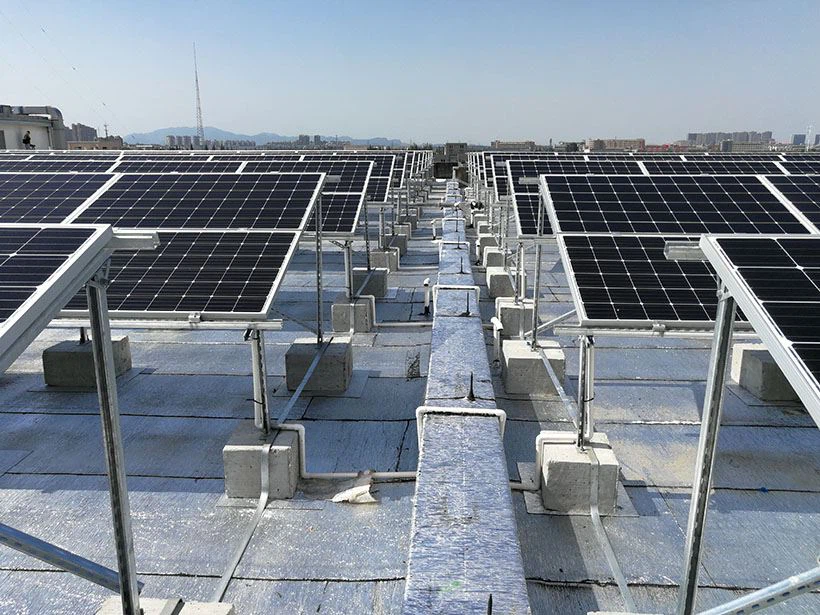 Монтаж солнечных панелей на крышах